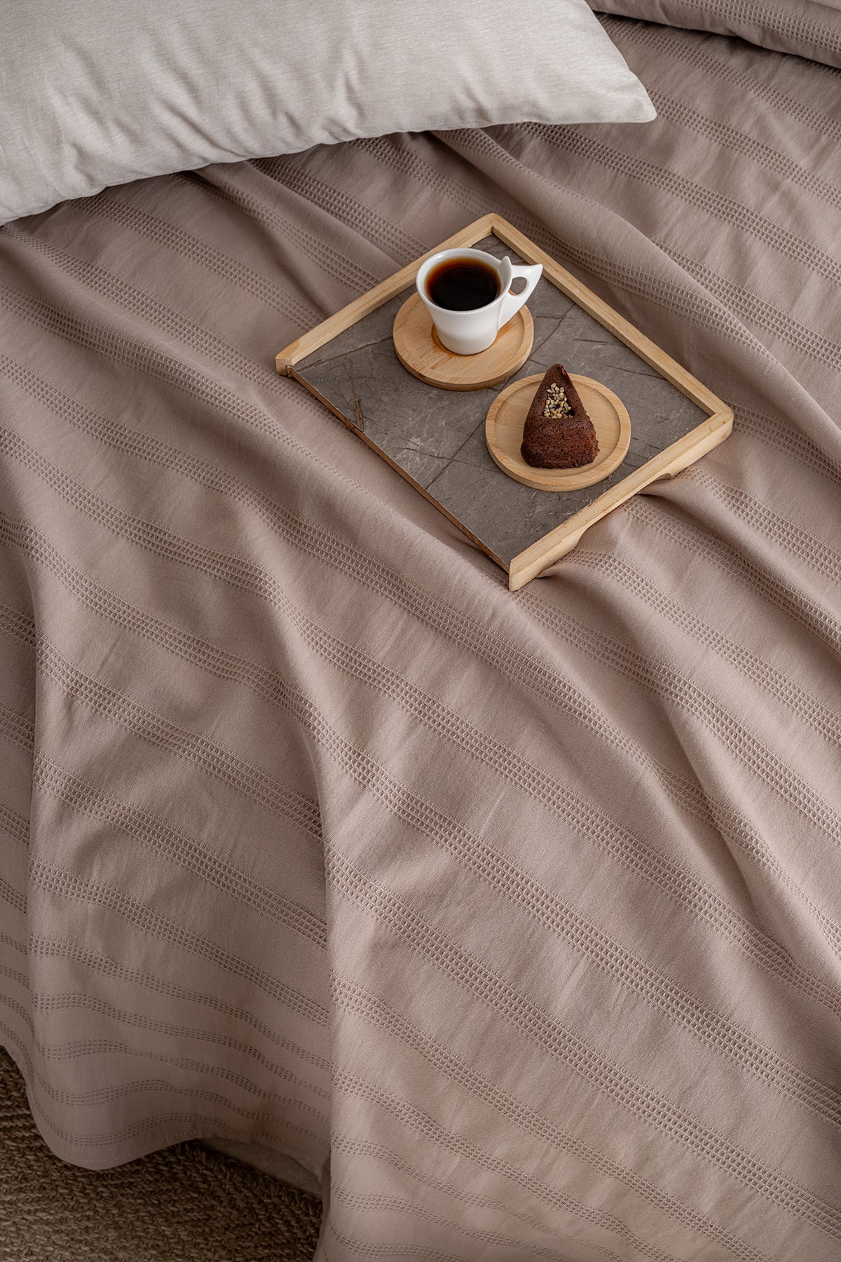 Alaca Çift Kişilik Pike Takımı – Açık Kahverengi (200×220)